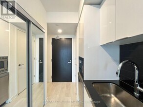 501 Yonge St in Toronto, ON - Building Photo - Building Photo