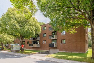 2100 Keller Boul in St. Laurent, QC - Building Photo