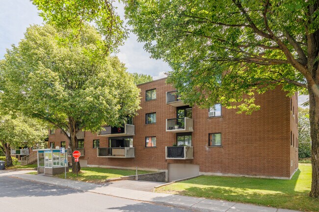 2100 Keller Boul in St. Laurent, QC - Building Photo - Primary Photo