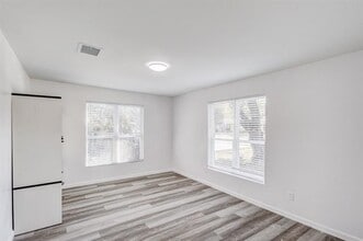 322 NE 29th St in Grand Prairie, TX - Foto de edificio - Building Photo