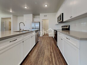 6038 Theodore St in North Las Vegas, NV - Foto de edificio - Building Photo