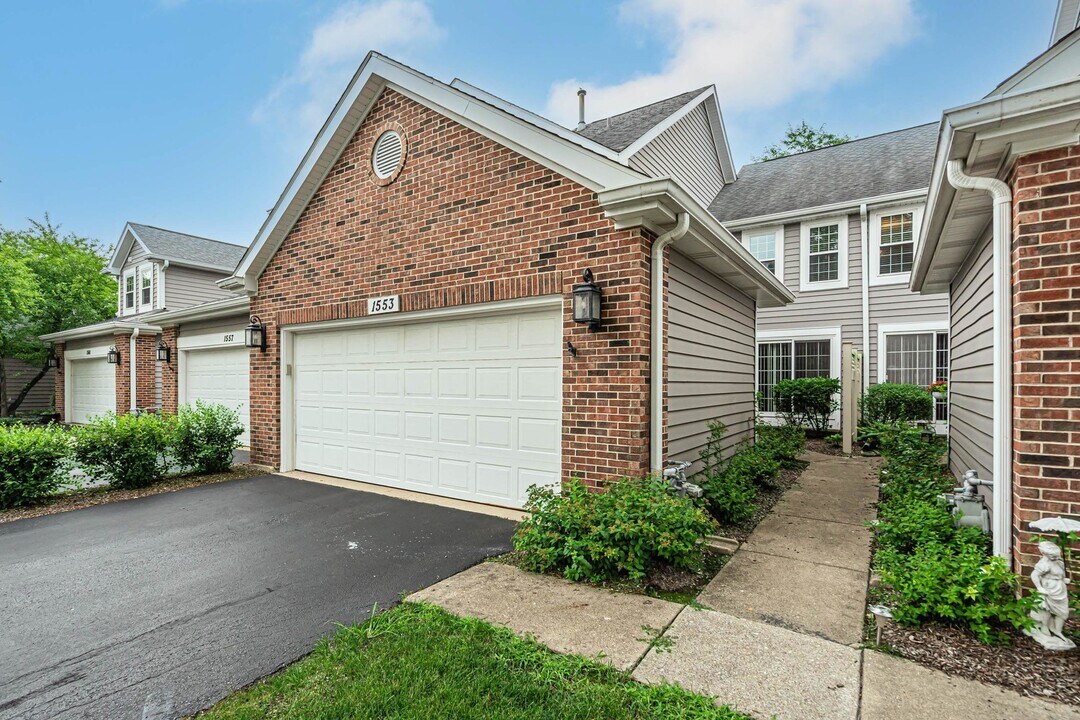 1553 Stevens Dr in Schaumburg, IL - Building Photo