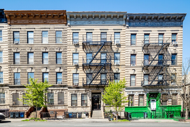 150 Rogers Avenue in Brooklyn, NY - Foto de edificio - Building Photo