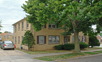 2702 N 70th St Apartments