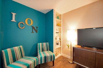 Icon Apartments in San Antonio, TX - Building Photo - Building Photo