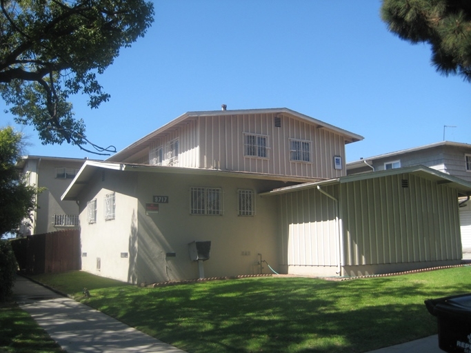 9717 Crenshaw Blvd in Inglewood, CA - Building Photo