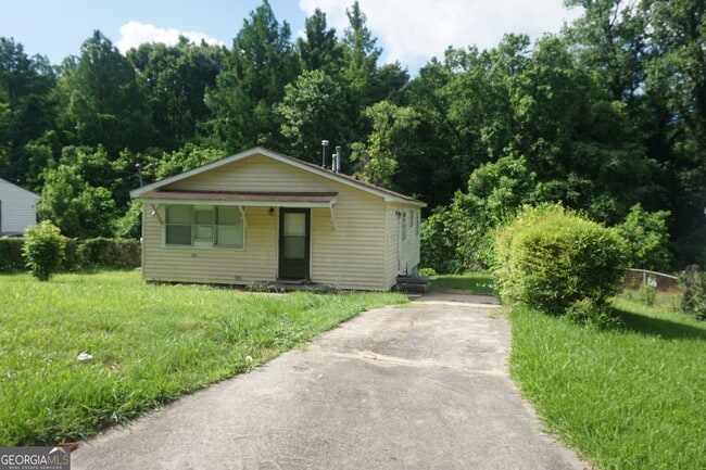 property at 2338 Clarissa Dr NW