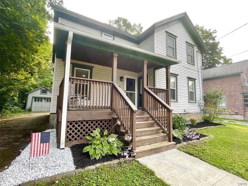 18 Washington St in Cortland, NY - Building Photo