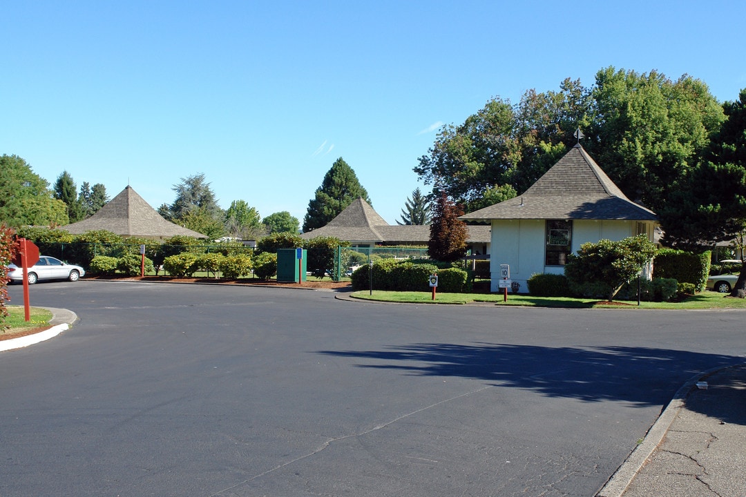 1501 N Hayden Island Dr in Portland, OR - Foto de edificio