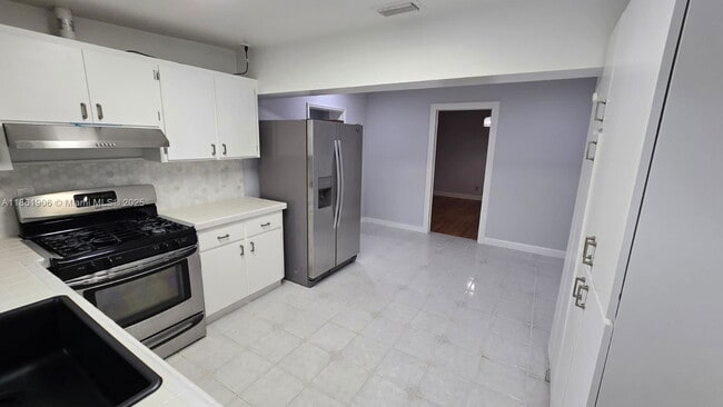 5911 SW 6th St in Miami, FL - Building Photo - Building Photo