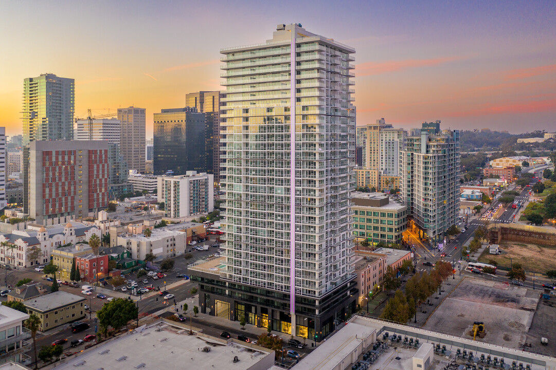 Pinnacle Broadway in San Diego, CA - Building Photo