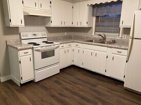 406 N Main St, Unit Unit 1 in Prairie City, IA - Building Photo