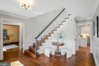 6363 Lynwood Hill Rd in McLean, VA - Building Photo - Building Photo