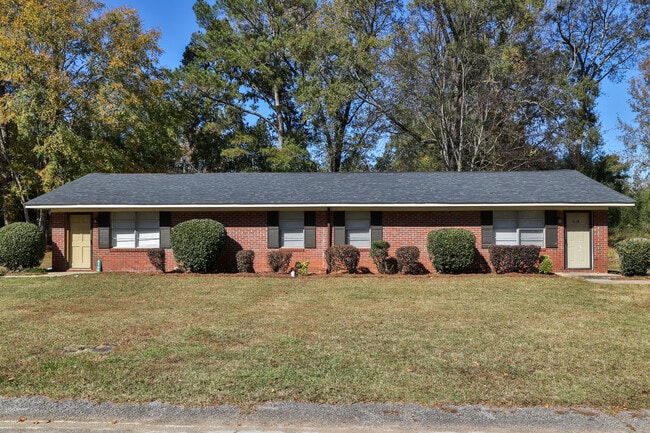 Trakas Avenue in Greenwood, SC - Foto de edificio - Building Photo
