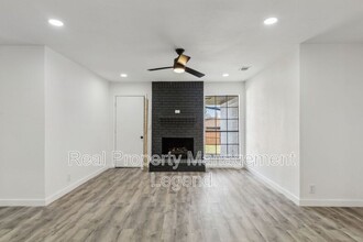 3210 Bonnie View Rd in Dallas, TX - Building Photo - Building Photo