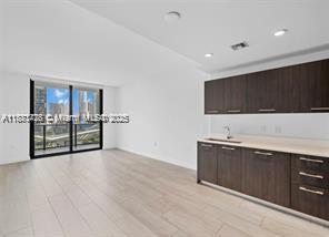 45 SE 9th St in Miami, FL - Building Photo - Building Photo
