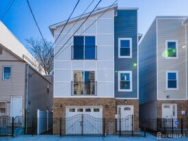 496 S 18th St in Newark, NJ - Building Photo