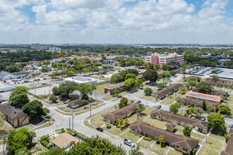 Jollivette Plaza in Miami, FL - Building Photo - Building Photo
