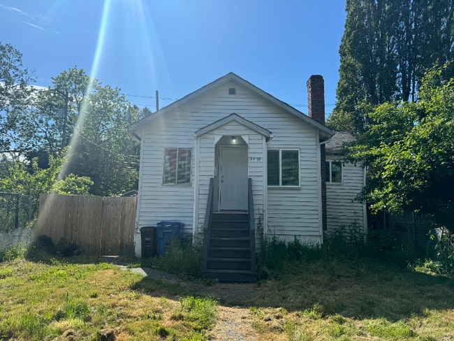 5429 Delridge Way SW in Seattle, WA - Building Photo - Building Photo