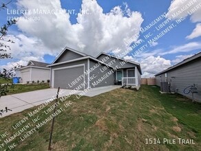 1514 Pile Trl in New Braunfels, TX - Foto de edificio - Building Photo