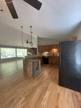 33940 County Line Dr in Bigfork, MT - Foto de edificio - Building Photo