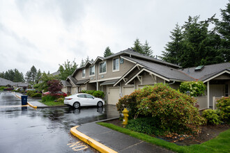 English Cove in Redmond, WA - Building Photo - Building Photo