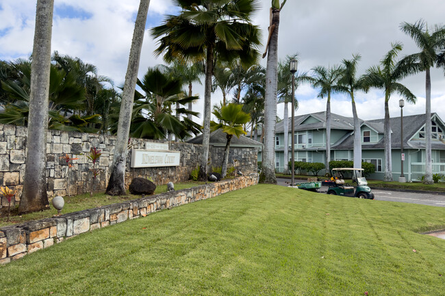 Kumelewai Courts in Mililani, HI - Foto de edificio - Building Photo