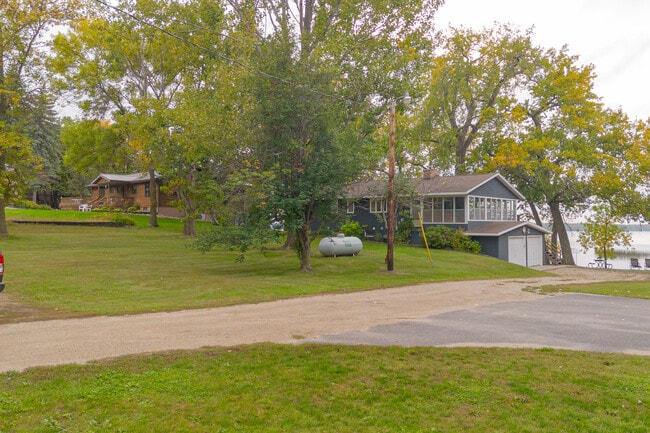 6806 Sunset Strip NW in Alexandria, MN - Foto de edificio - Building Photo