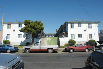 4233 Burns Ave in Los Angeles, CA - Building Photo - Building Photo