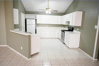 2711 Harvest Lake Dr in Irving, TX - Foto de edificio - Building Photo
