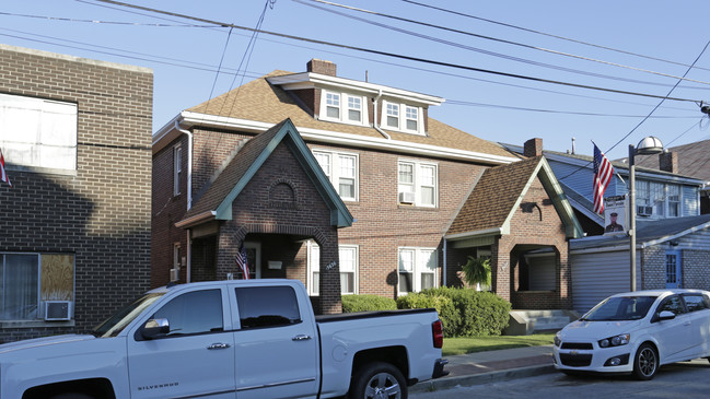 3624-3626 Main St in Munhall, PA - Foto de edificio - Building Photo