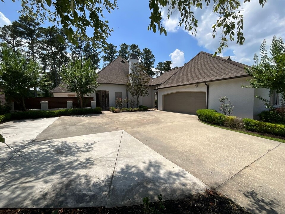 25769 Royal Birkdale in Denham Springs, LA - Building Photo