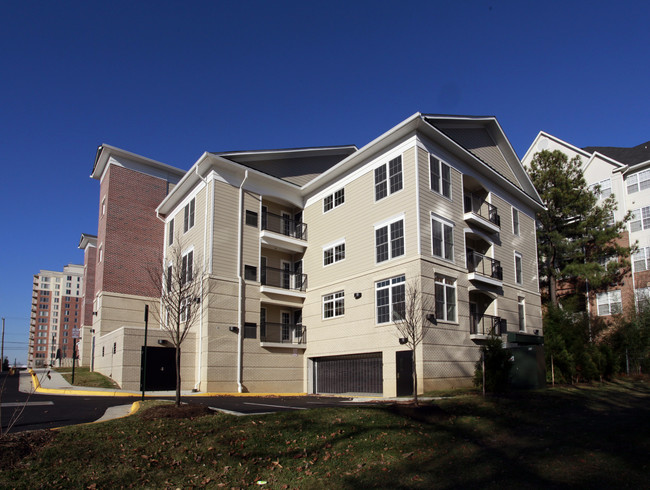 Dunn Loring Metro Apartments in Vienna, VA - Building Photo - Building Photo