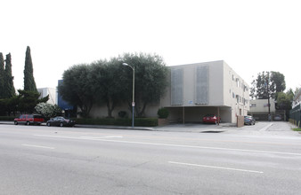 5030 Woodman Ave in Sherman Oaks, CA - Building Photo - Building Photo