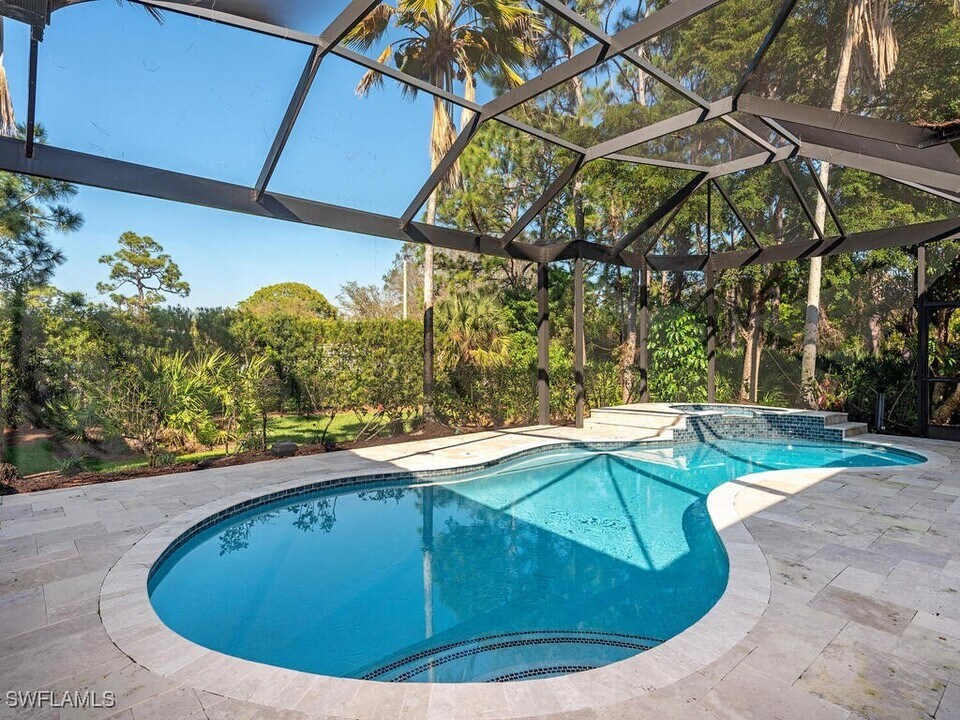 657 Soliel Dr in Naples, FL - Building Photo
