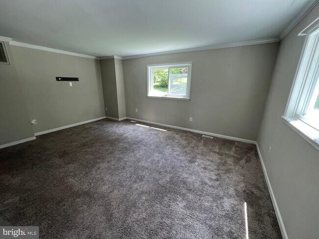 18402 Cedar Dr in Triangle, VA - Building Photo - Building Photo