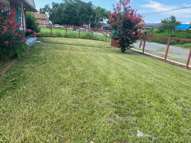 6900 E Laverne St in New Orleans, LA - Building Photo - Building Photo