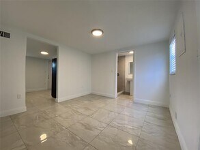 2250 NW 103rd St in Miami, FL - Building Photo - Building Photo