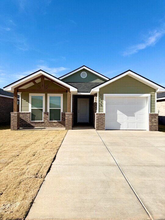 1615 N Clinton Ave in Lubbock, TX - Building Photo