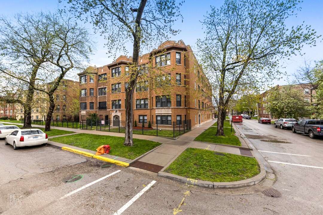 7657 S East End Ave in Chicago, IL - Building Photo