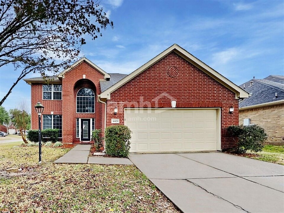 4428 Blossomwood Dr in League City, TX - Foto de edificio