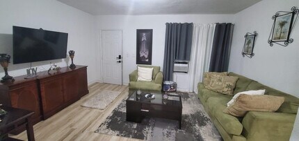 680 SW 7th Ave in Miami, FL - Building Photo - Building Photo