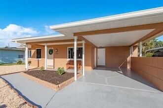 2480 Del Rio Way in Dunedin, FL - Building Photo - Building Photo