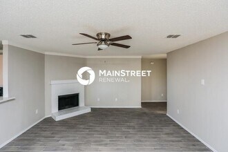 101 Crystalwood Dr in Mesquite, TX - Building Photo - Building Photo