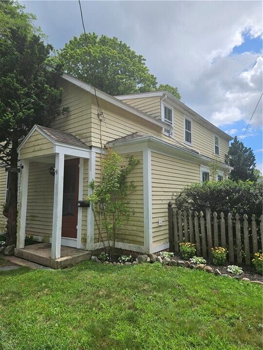 47 Church Ln in North Kingstown, RI - Foto de edificio