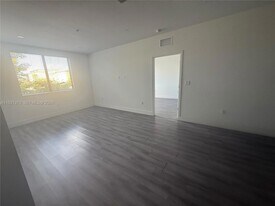 853 E 24th St, Unit 304 in Hialeah, FL - Building Photo