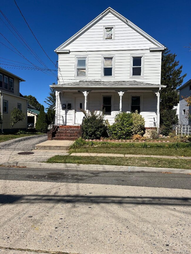 43 W Valley Stream Blvd