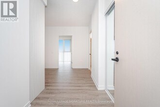 195 Commerce St in Vaughan, ON - Building Photo - Building Photo