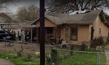 3306 W Poplar St in San Antonio, TX - Building Photo - Building Photo