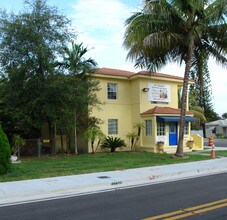 8780 NE 2nd Ave in Miami, FL - Foto de edificio - Building Photo